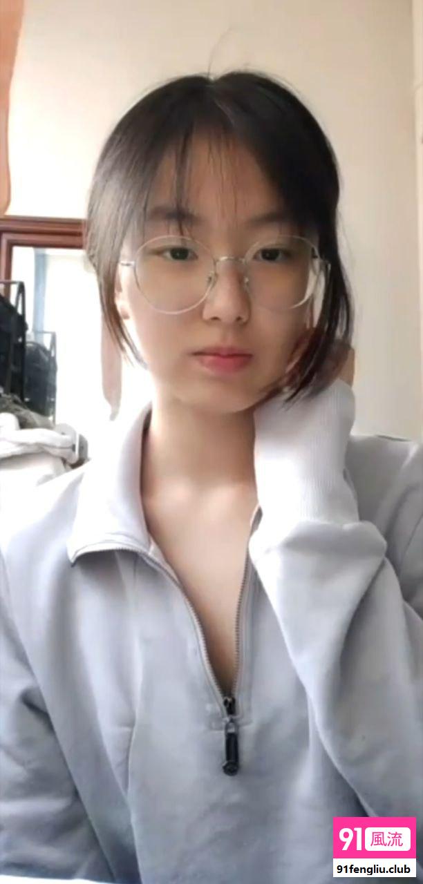 清纯美乳舞蹈老师